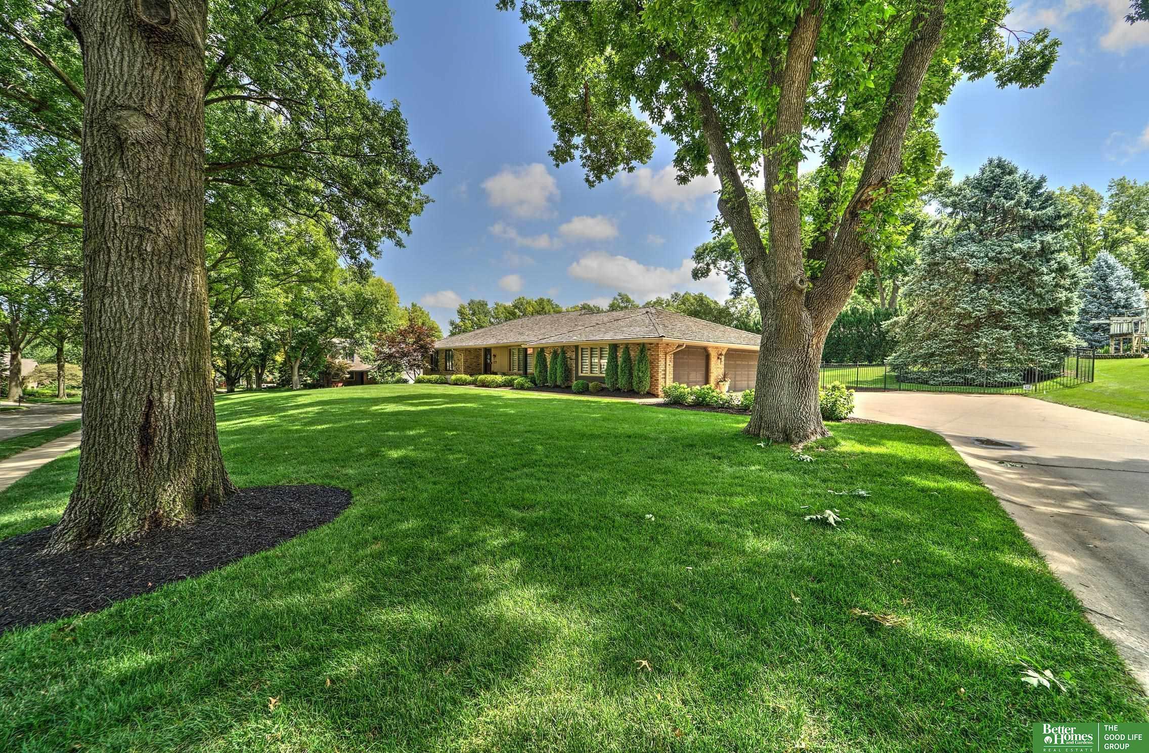 Property Photo: 1215 N 101st Circle NE 68114