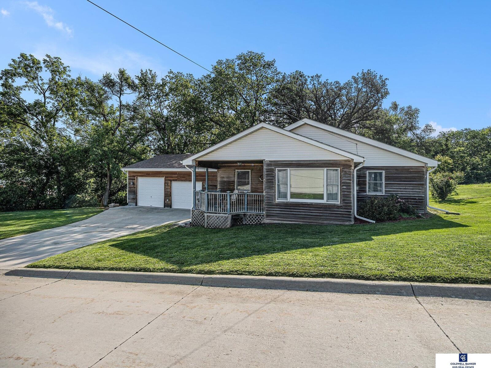 Property Photo:  542 Cedar Street  NE 68003 