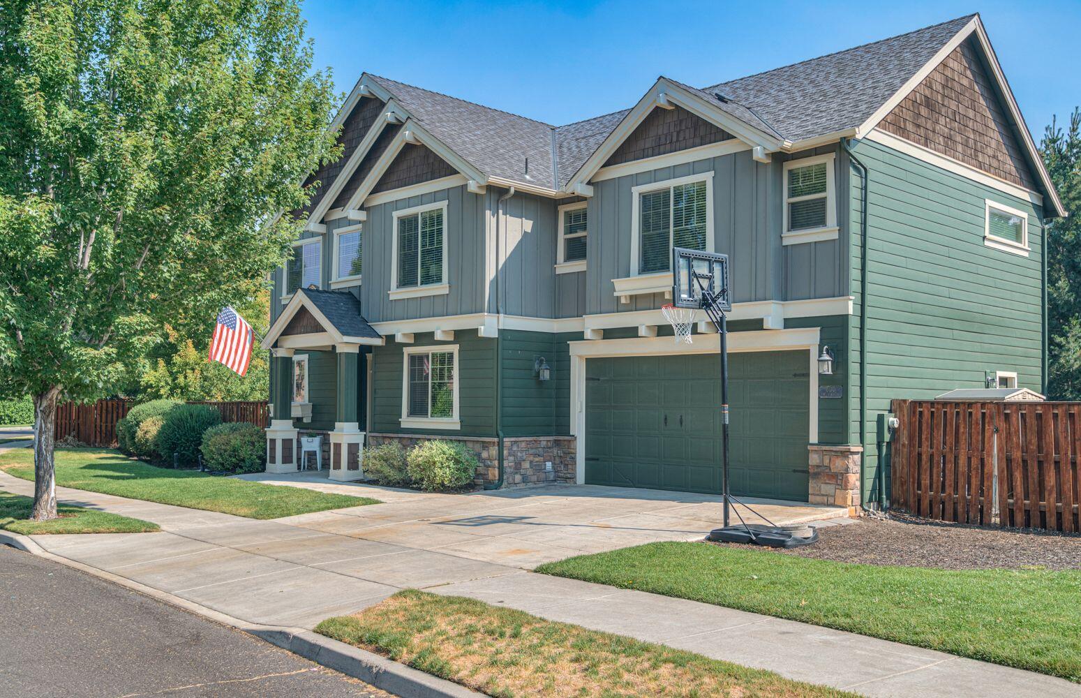 Property Photo:  630 NW 28th Street  OR 97756 