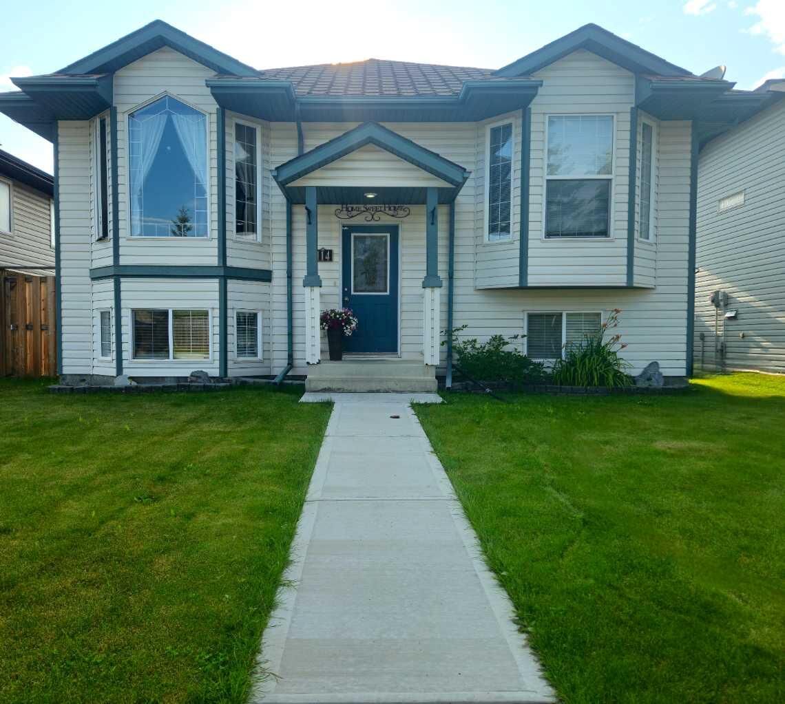 Property Photo:  114 Robinson Avenue  AB T0M 1R0 