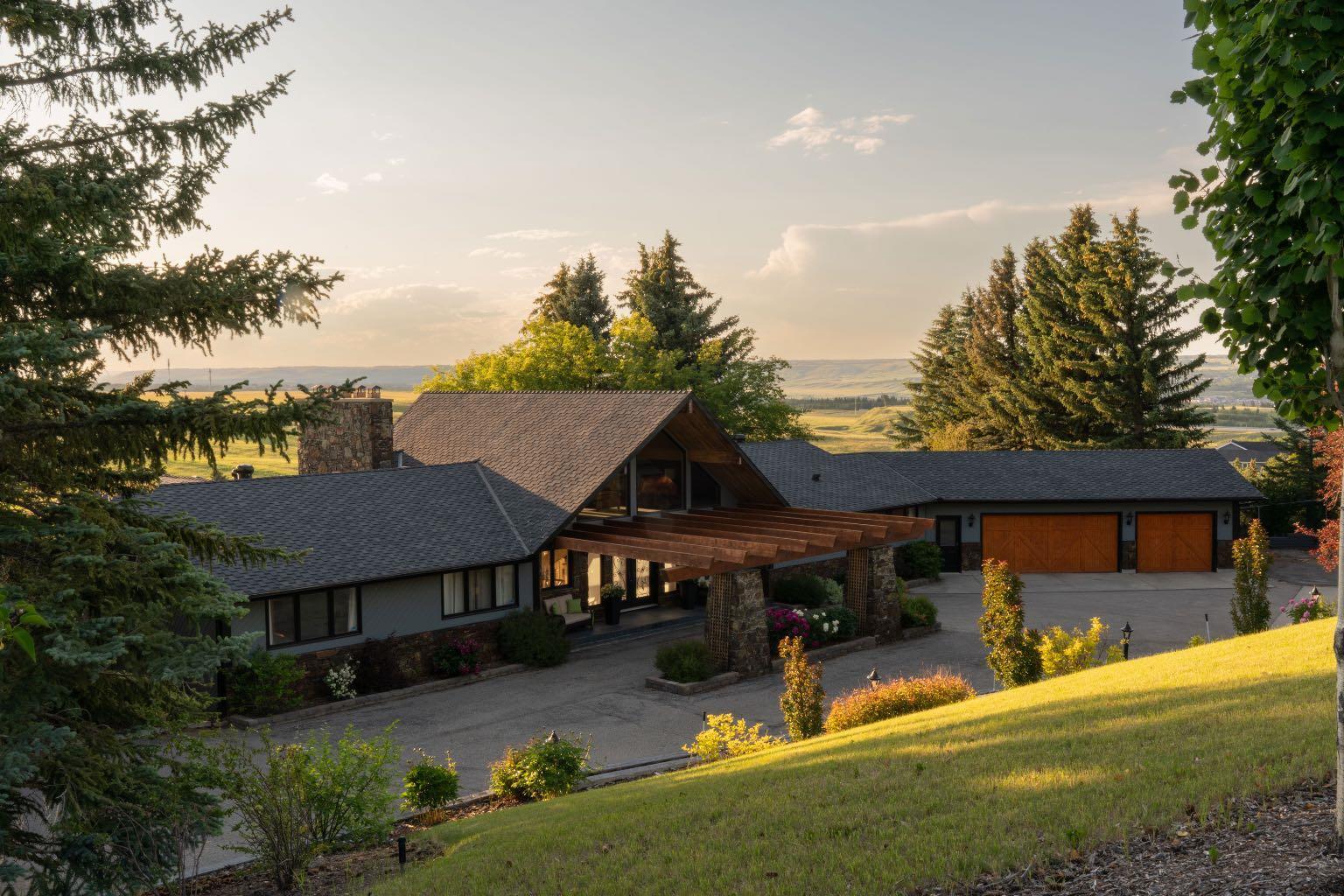 Property Photo:  188 Artists View Way  AB T3Z 3N1 
