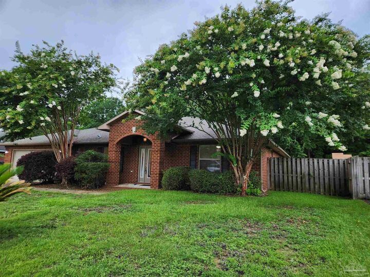 Property Photo: 4661 Carmel Cir FL 32571
