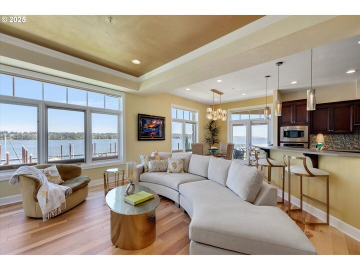 Property Photo:  707 N Hayden Island Dr 215  OR 97217 