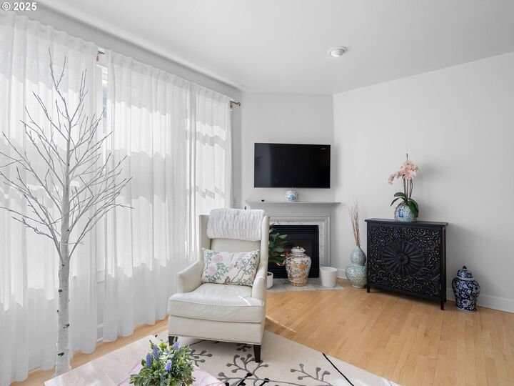 Property Photo: 2372 NW Glisan St 4 OR 97210
