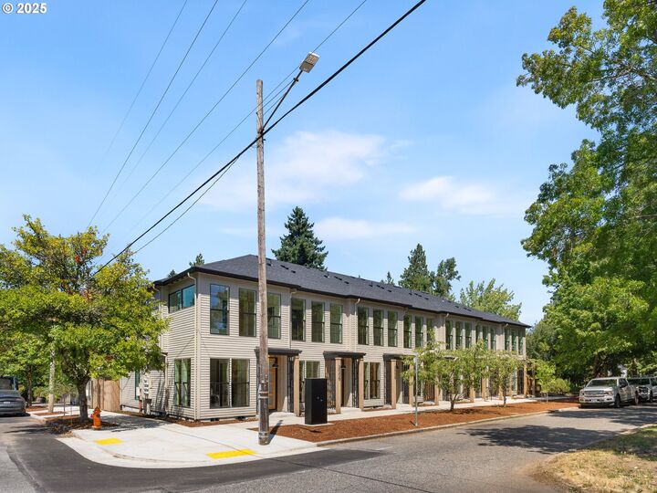 3017 NE Ainsworth Ave 5  Portland OR 97211 photo