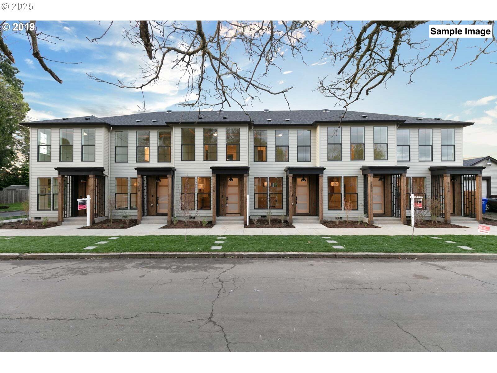 Property Photo:  3017 NE Ainsworth St  OR 97211 