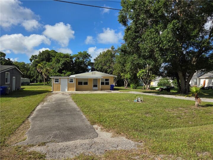 Property Photo: 2630 11th Place FL 32960
