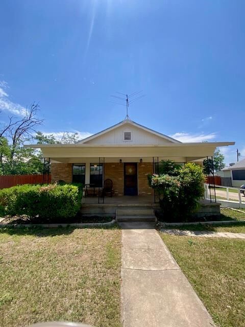 925 E 40th St  San Angelo TX 76903 photo