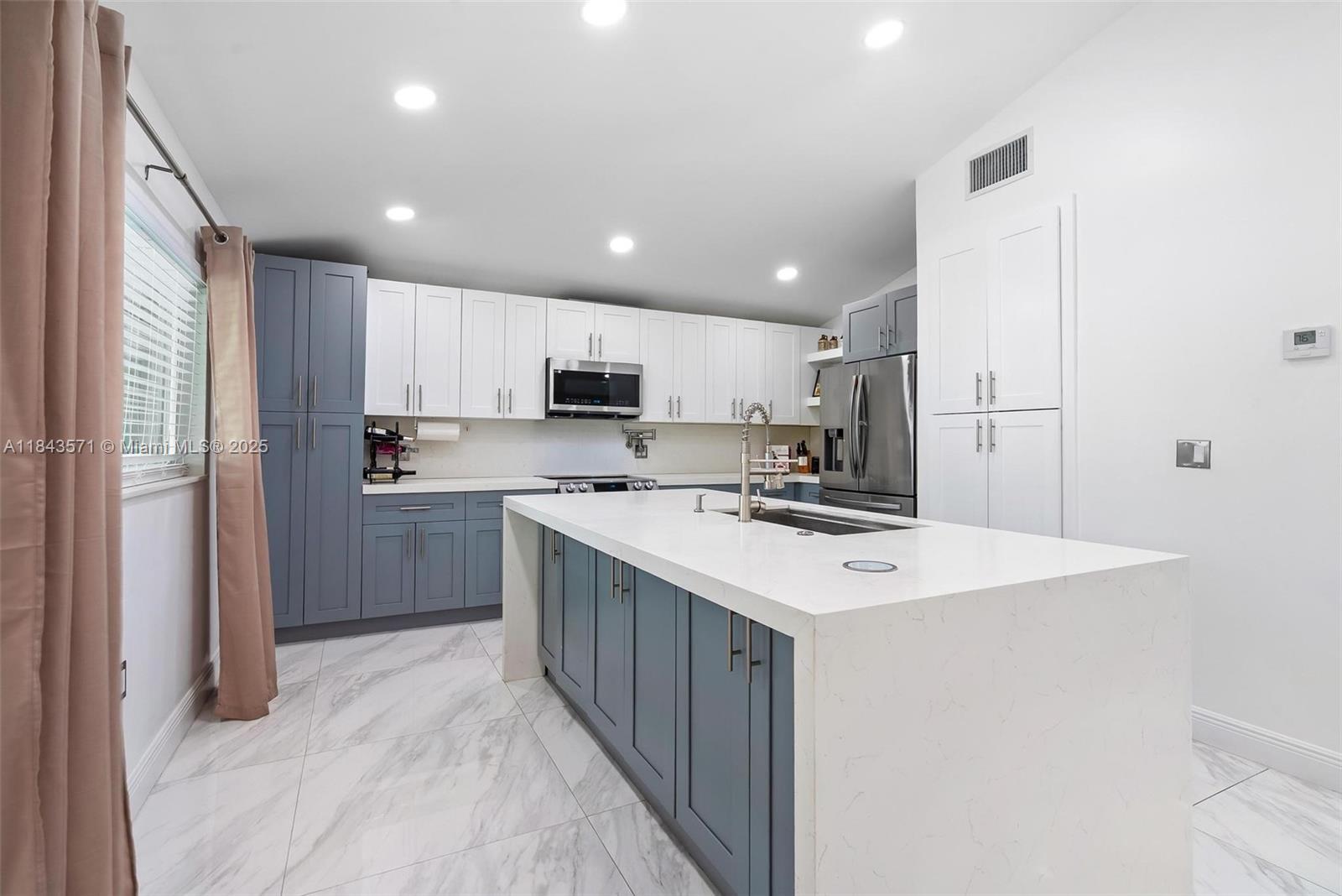 Property Photo:  2001 N 22nd Ave  FL 33020 
