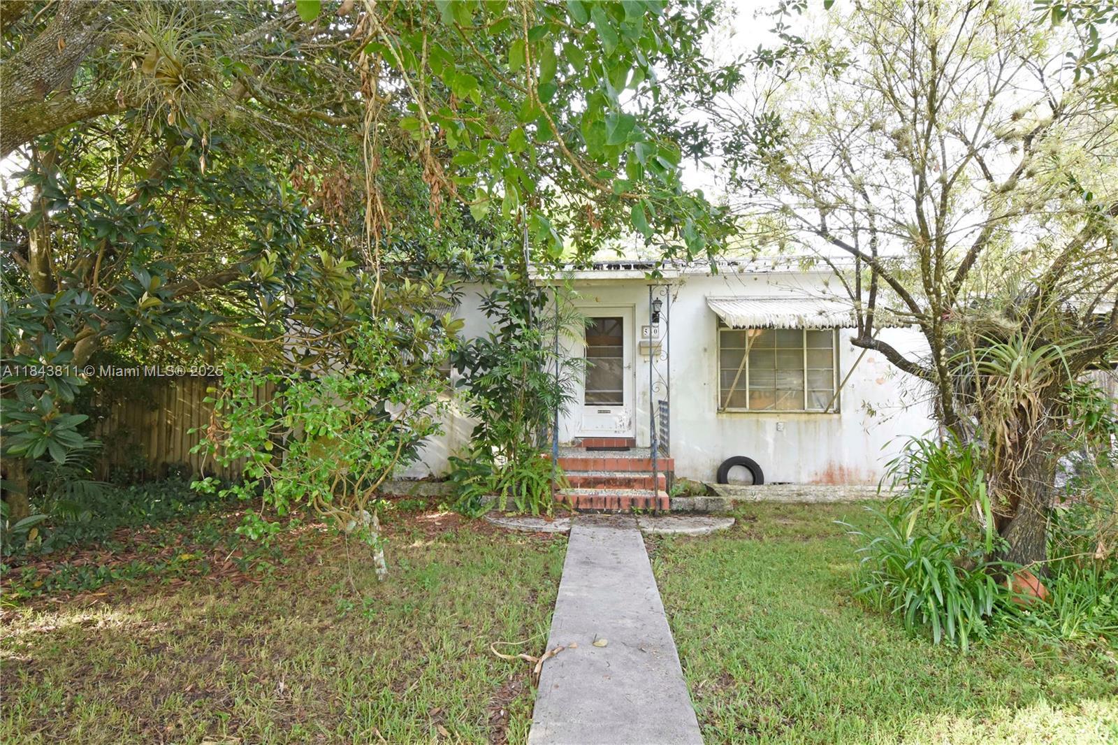 Property Photo: 530 NW 10th St FL 33030