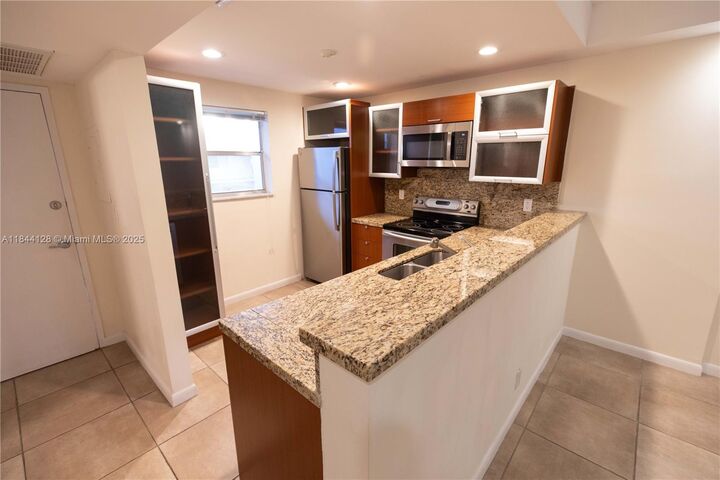 Property Photo: 100 Edgewater Dr 336 FL 33133