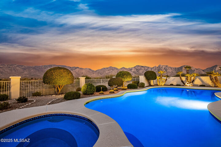 13542 N Placita Montanas De Oro  Oro Valley AZ 85755 photo