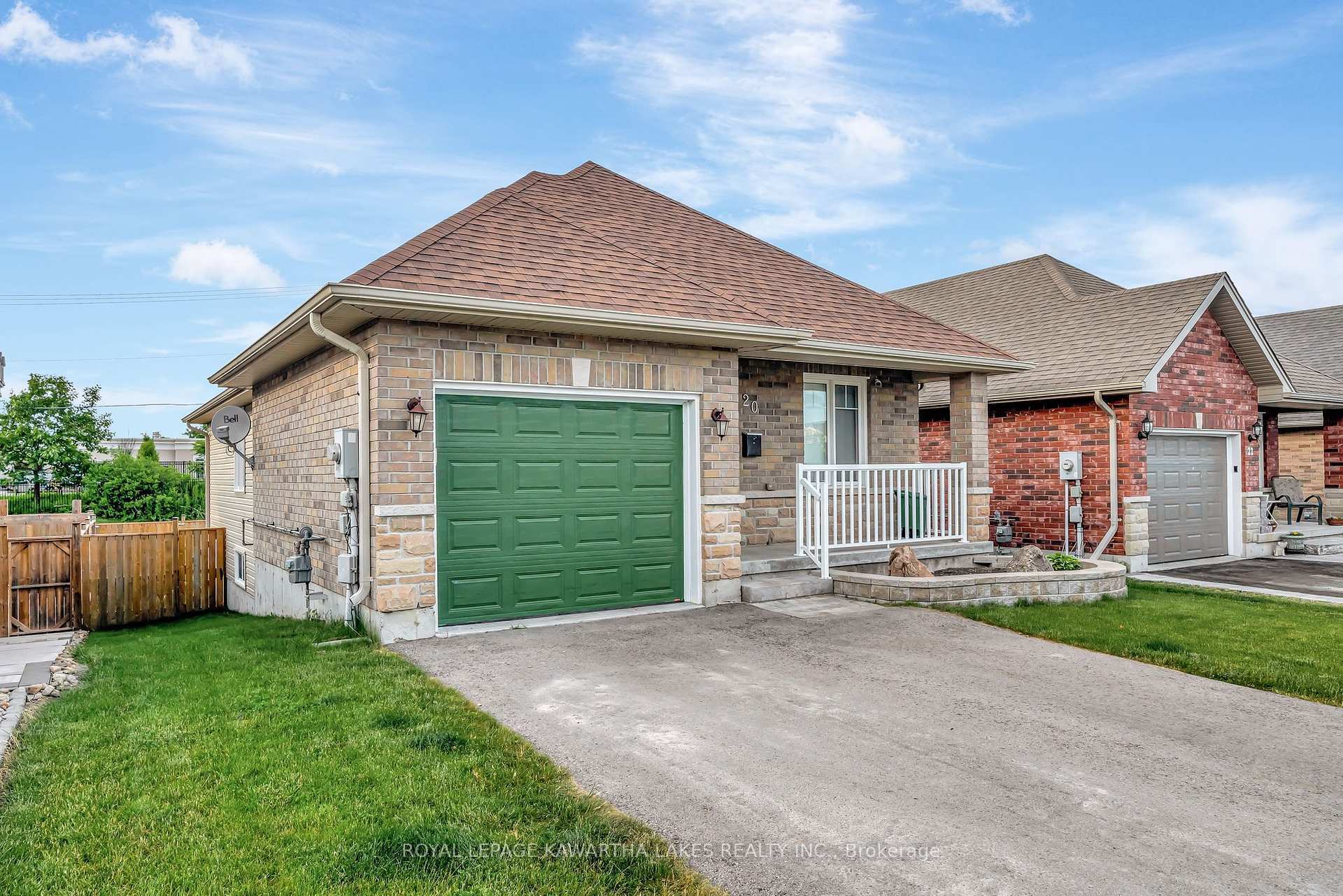 Property Photo:  20 Lisbeth Crescent  ON K9V 0C9 