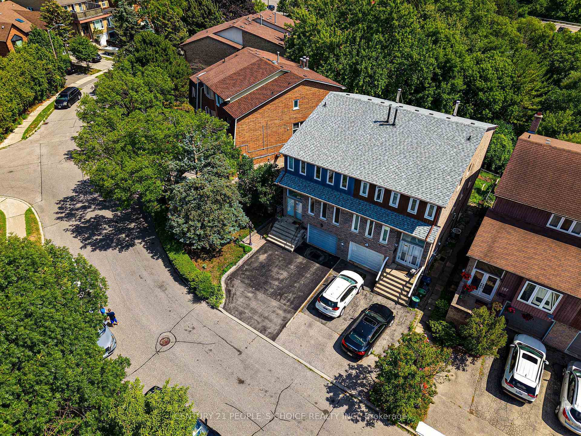 Photo de la propriété: 133 Robert Hicks Drive ON M2R 3R2