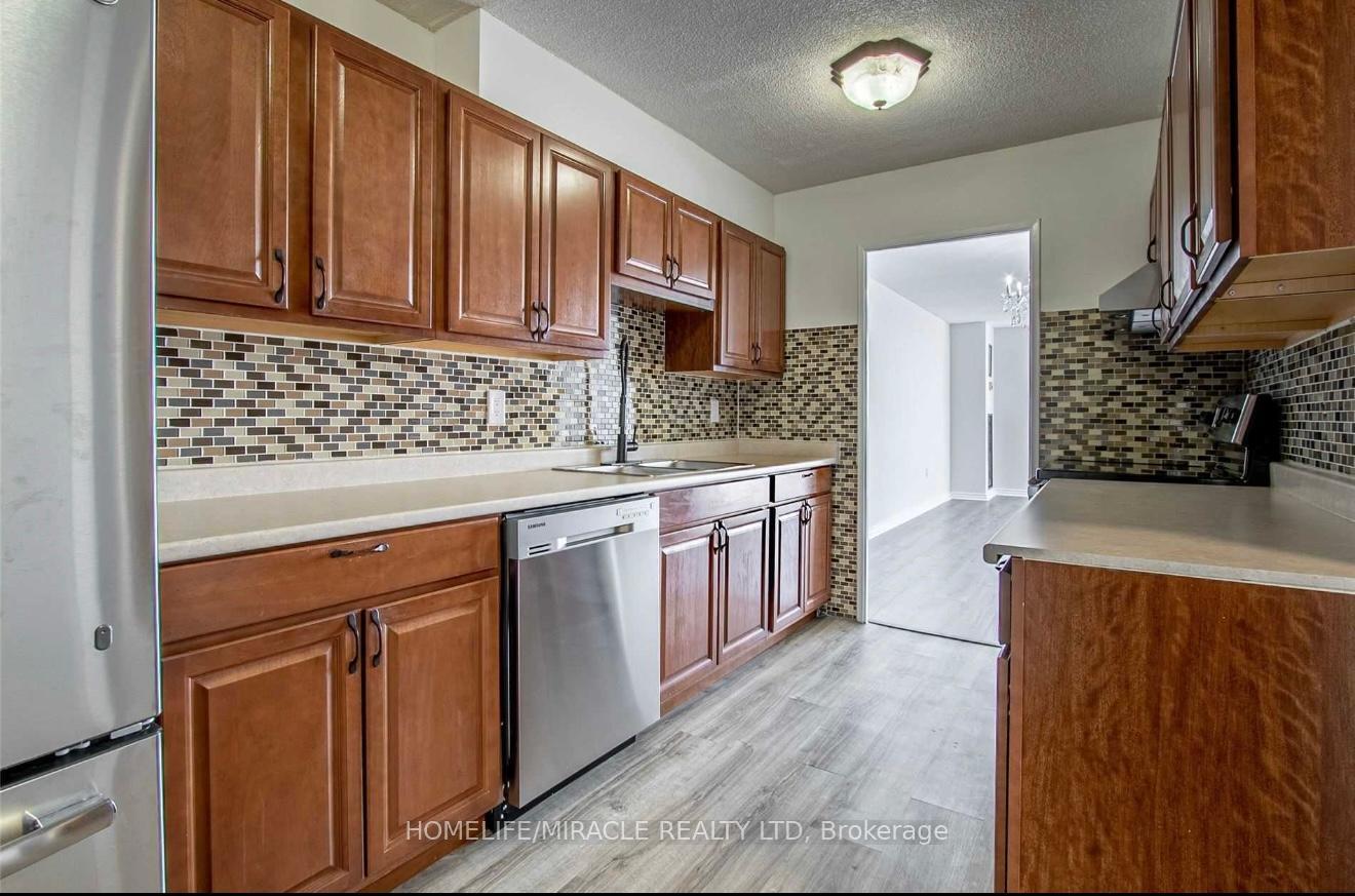Property Photo: 40 Panorama Court 810 ON M9V 4M1