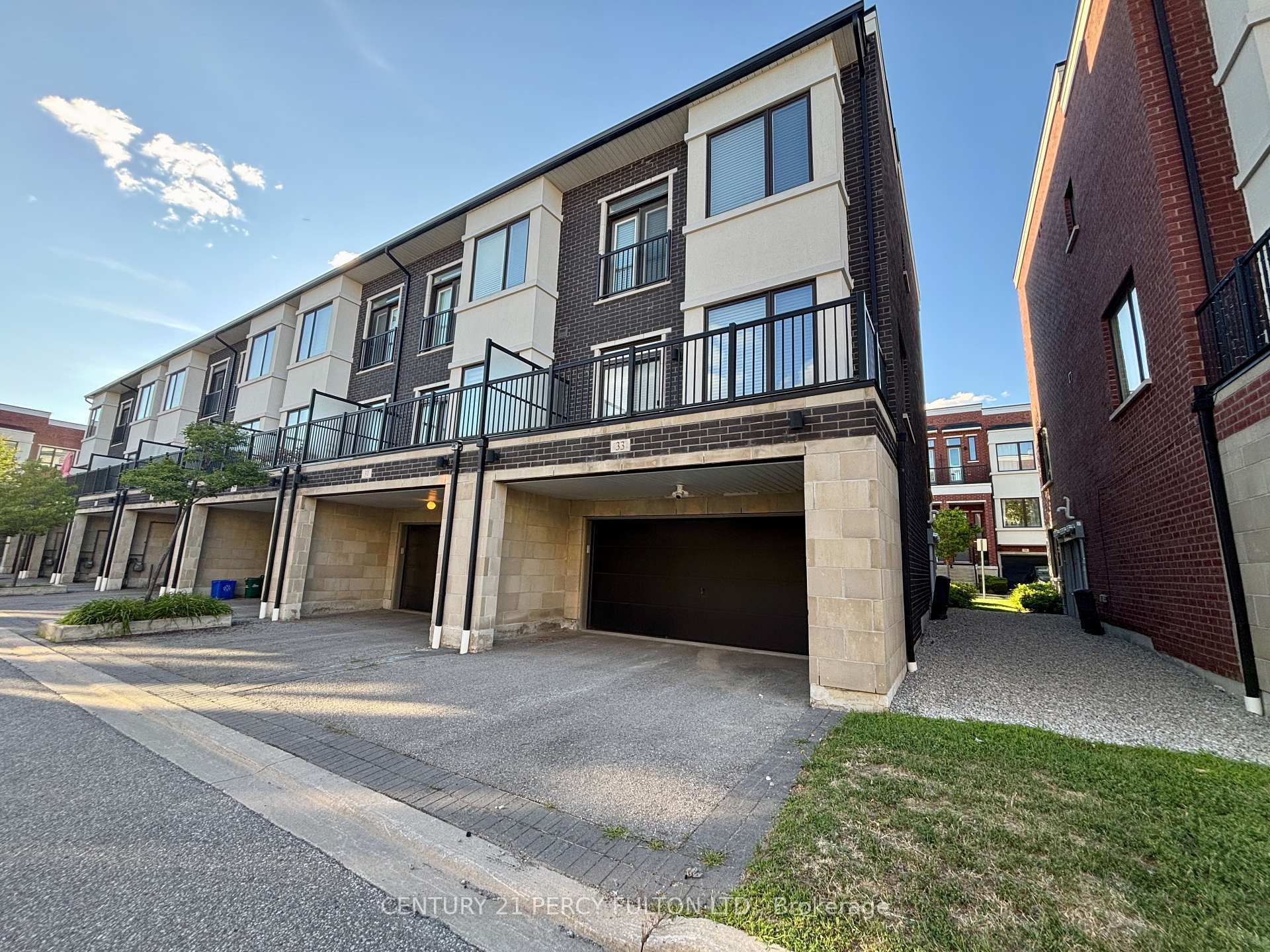Property Photo: 33 Lafferty Lane ON L4C 0Z8