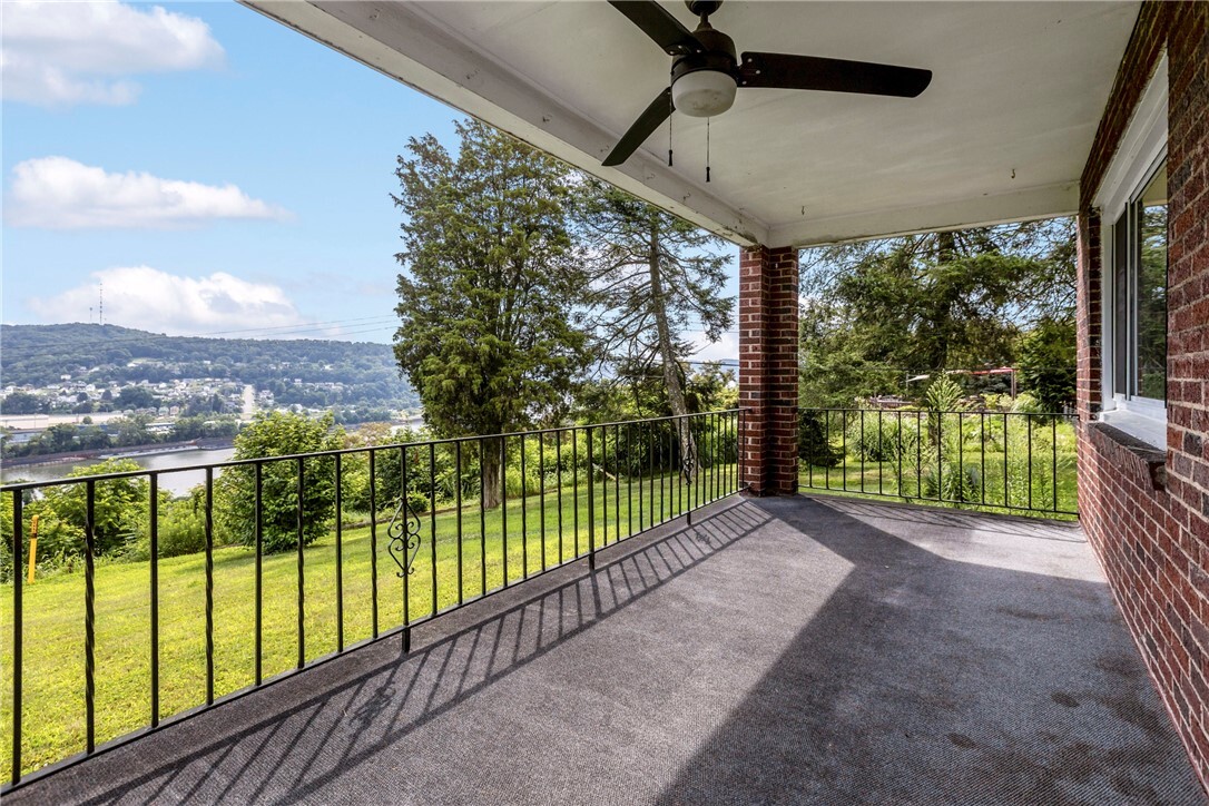 Property Photo: 922 Foster Rd PA 15025