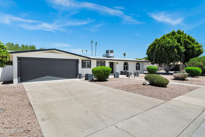 Property Photo: 2016 E Elmwood Street AZ 85213