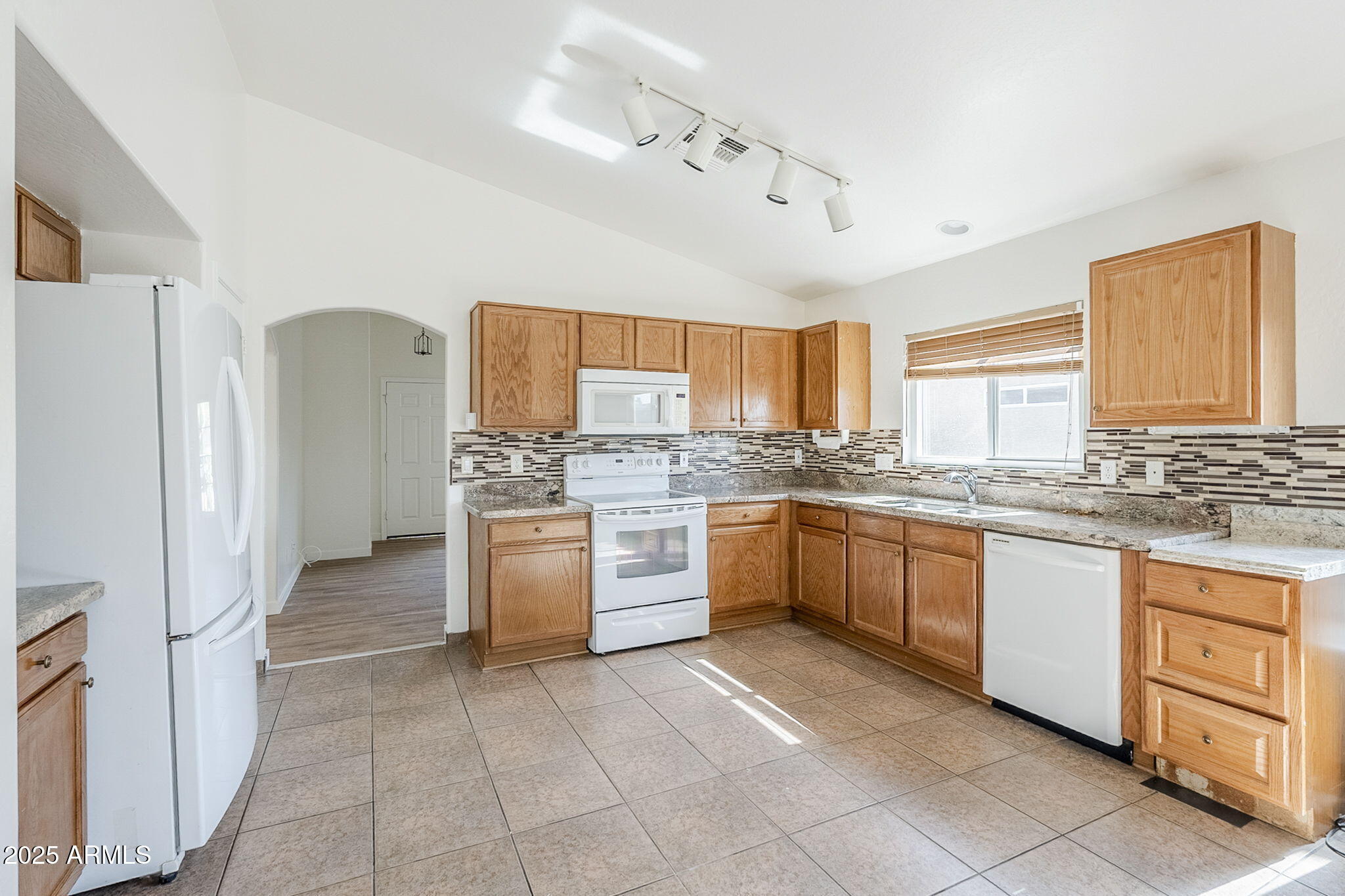 Property Photo: 899 E Mayfield Circle AZ 85143