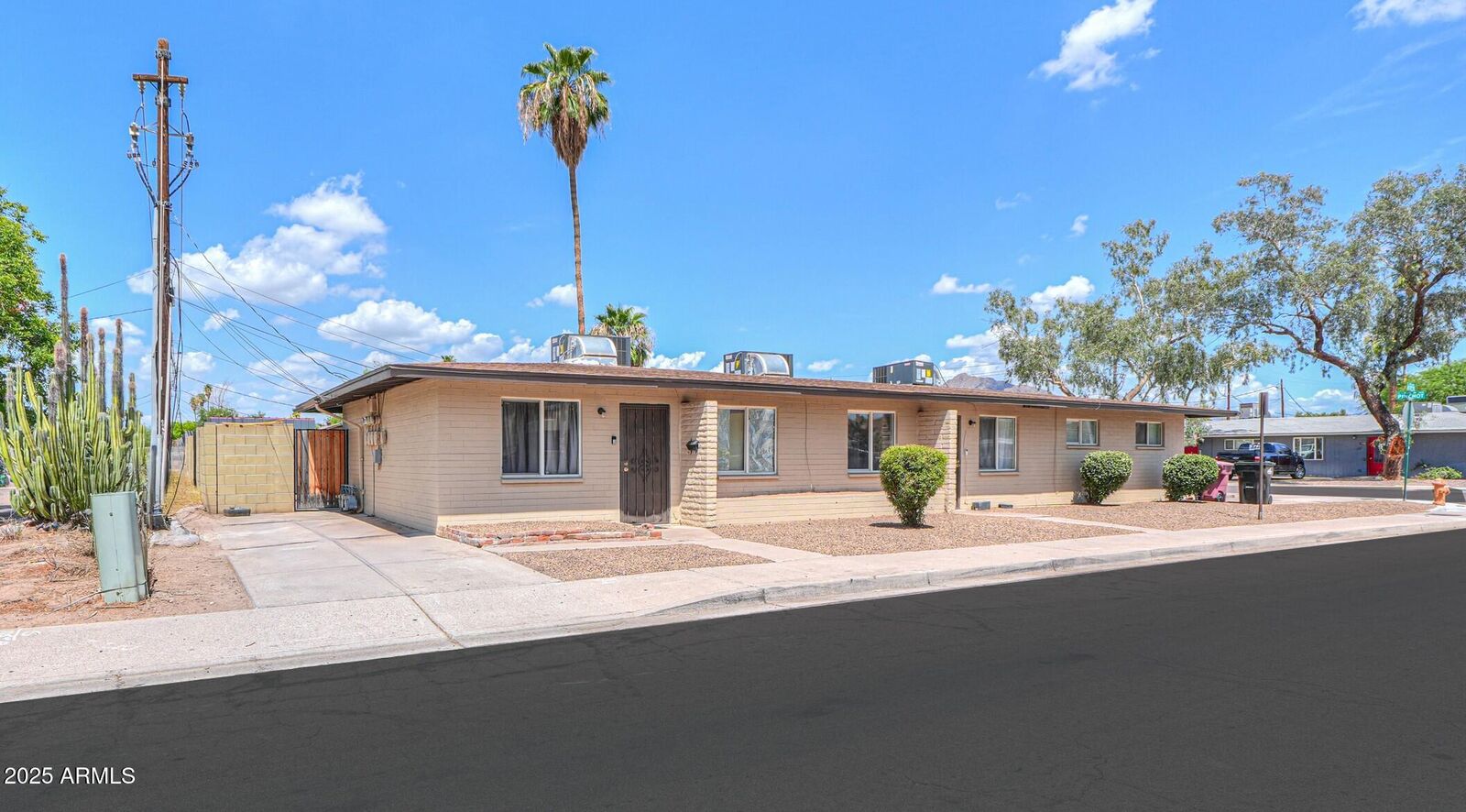 Property Photo: 3014 N 70th Street AZ 85251