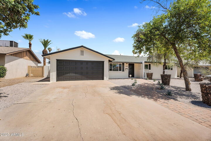 Property Photo: 1018 E Marigold Lane AZ 85288