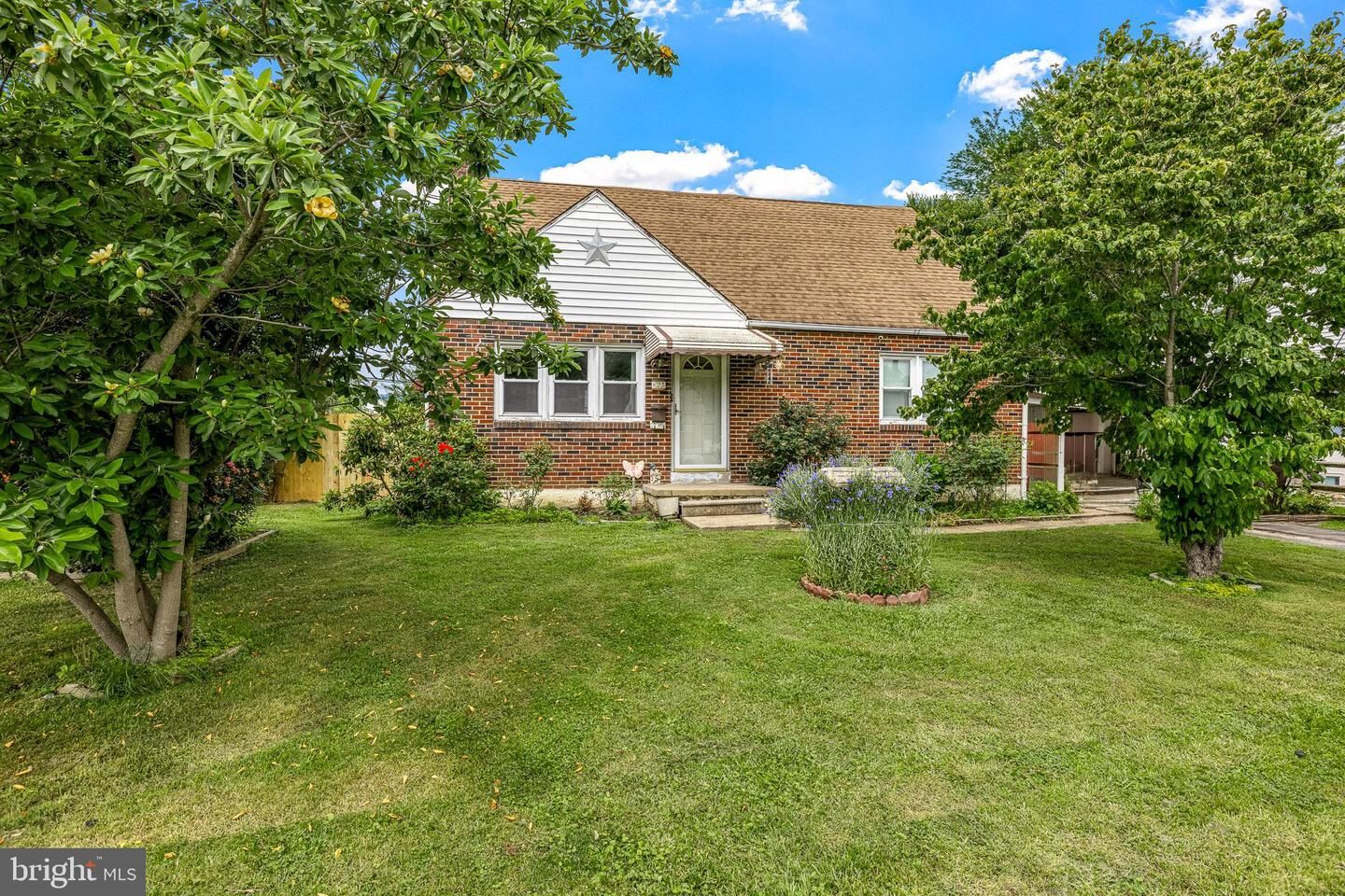 Property Photo:  2 W Redmont Road  DE 19804 