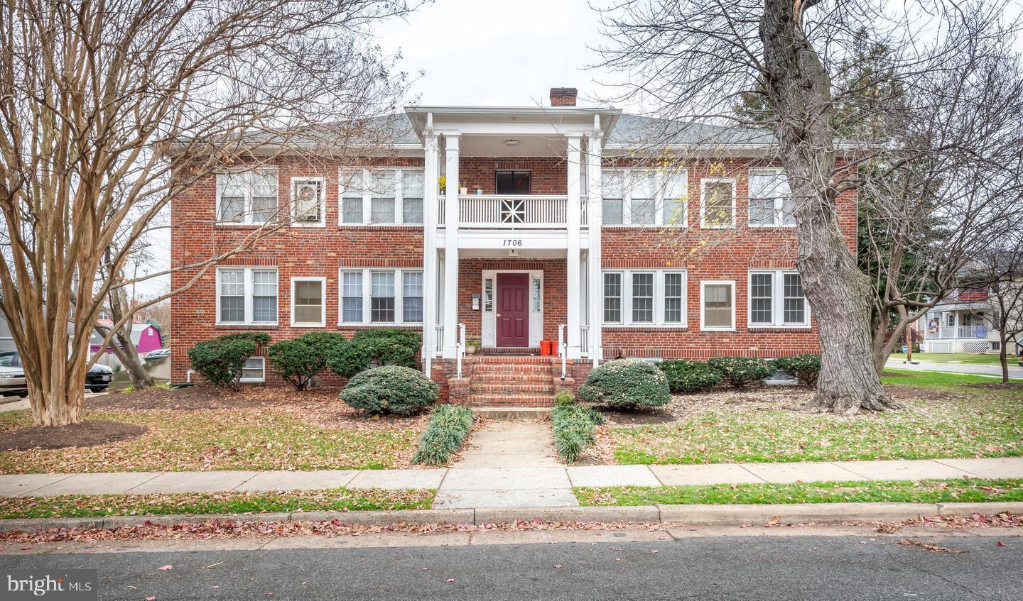 Property Photo: 1706 Dewitt Avenue A VA 22301