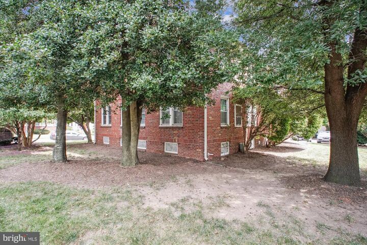 Property Photo: 1706 Dewitt Avenue A VA 22301