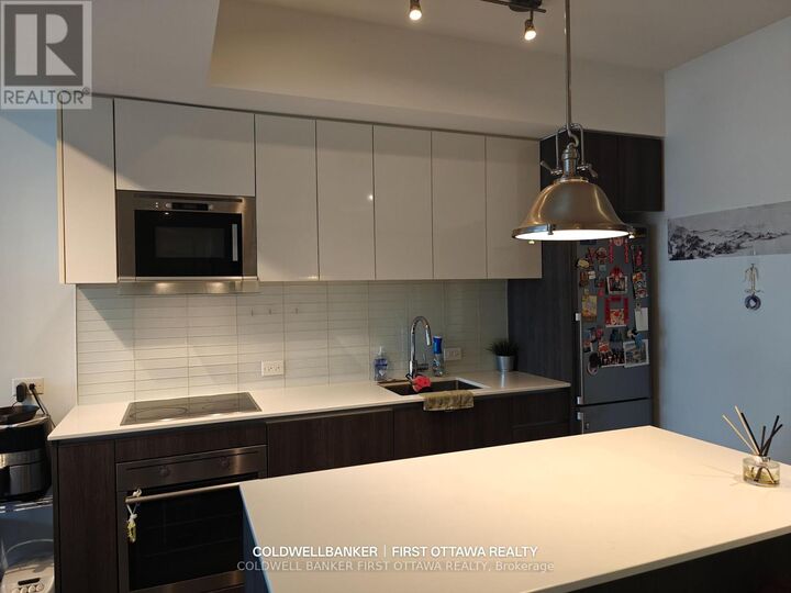 Property Photo:  199 Slater Street 1815  ON K1P 5M7 