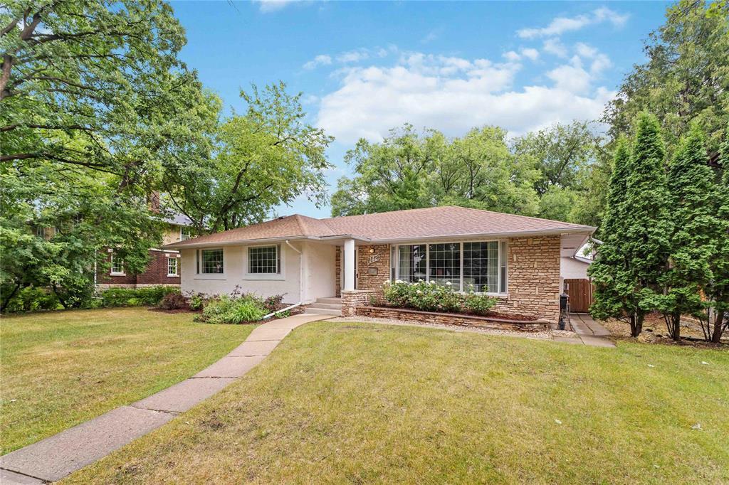 Property Photo:  142 Oak Street  MB R3M 3R3 