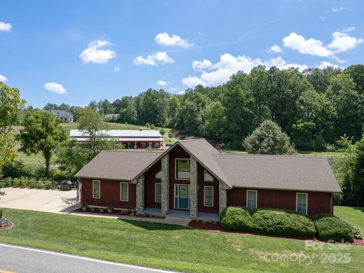 Property Photo: 20 Brooks Cove Road NC 28715