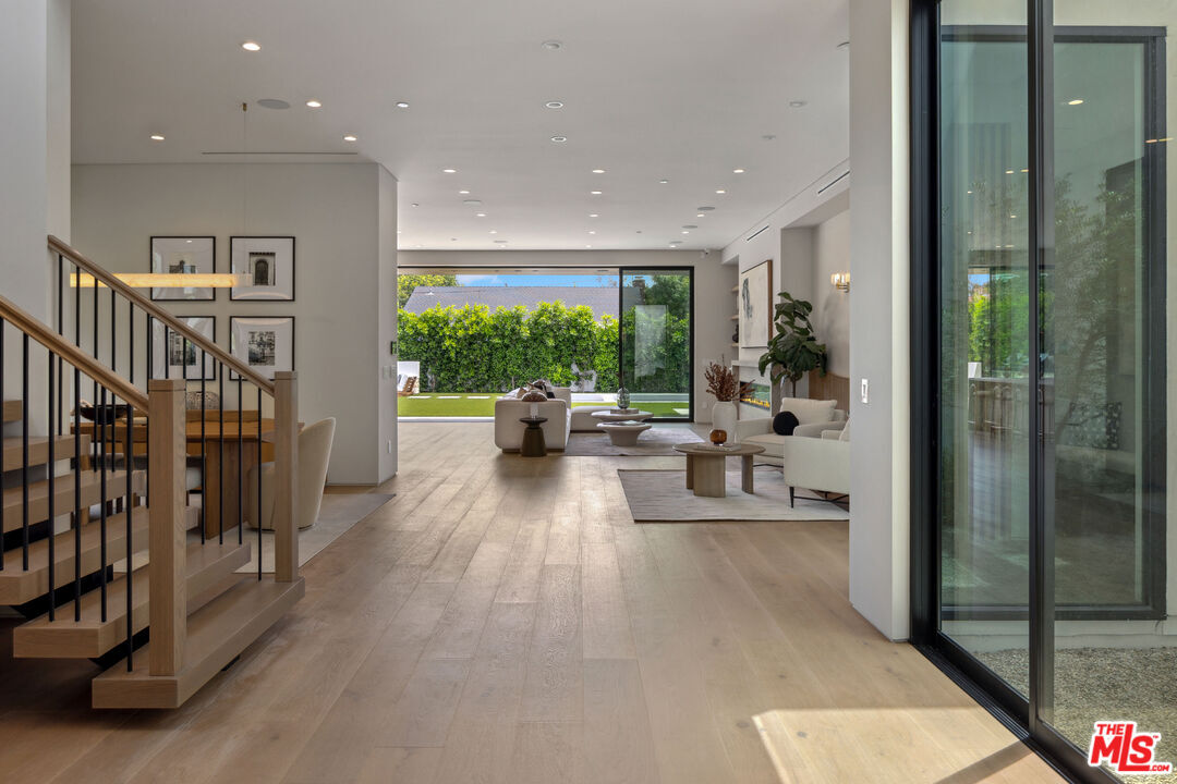 Property Photo: 11752 Blix St CA 91607