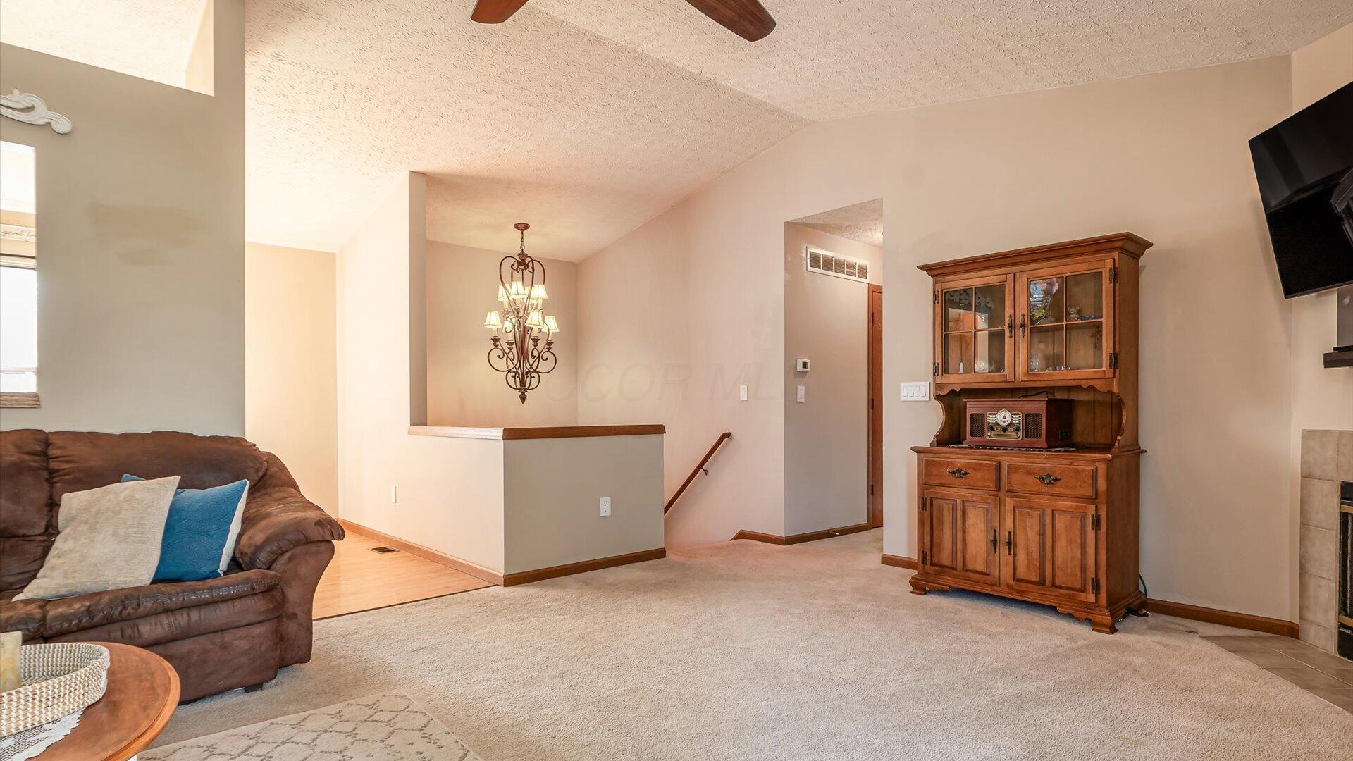 Property Photo: 913 Lateglow Court OH 43055