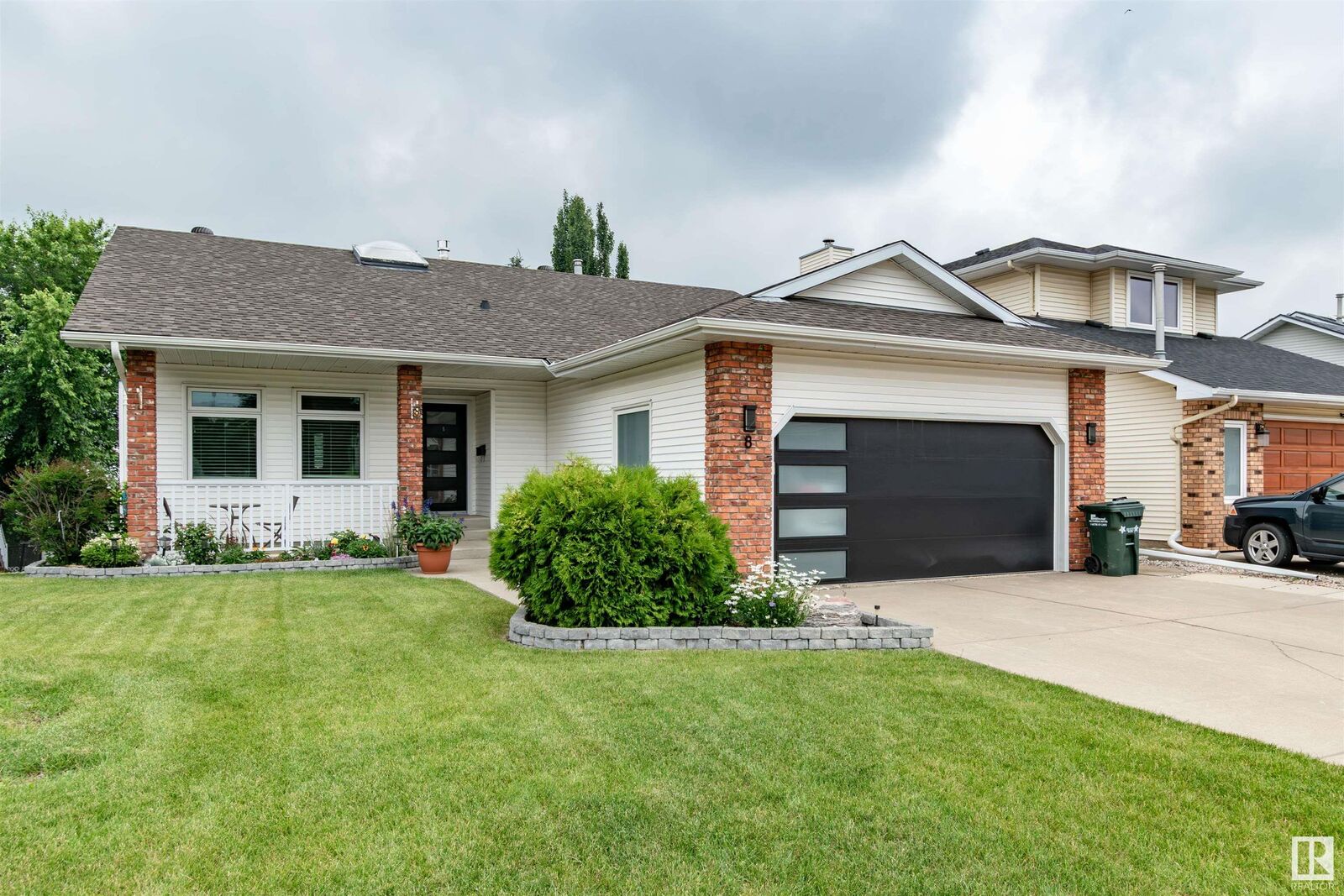 Property Photo:  8 Carmel Close  AB T8A 5B7 
