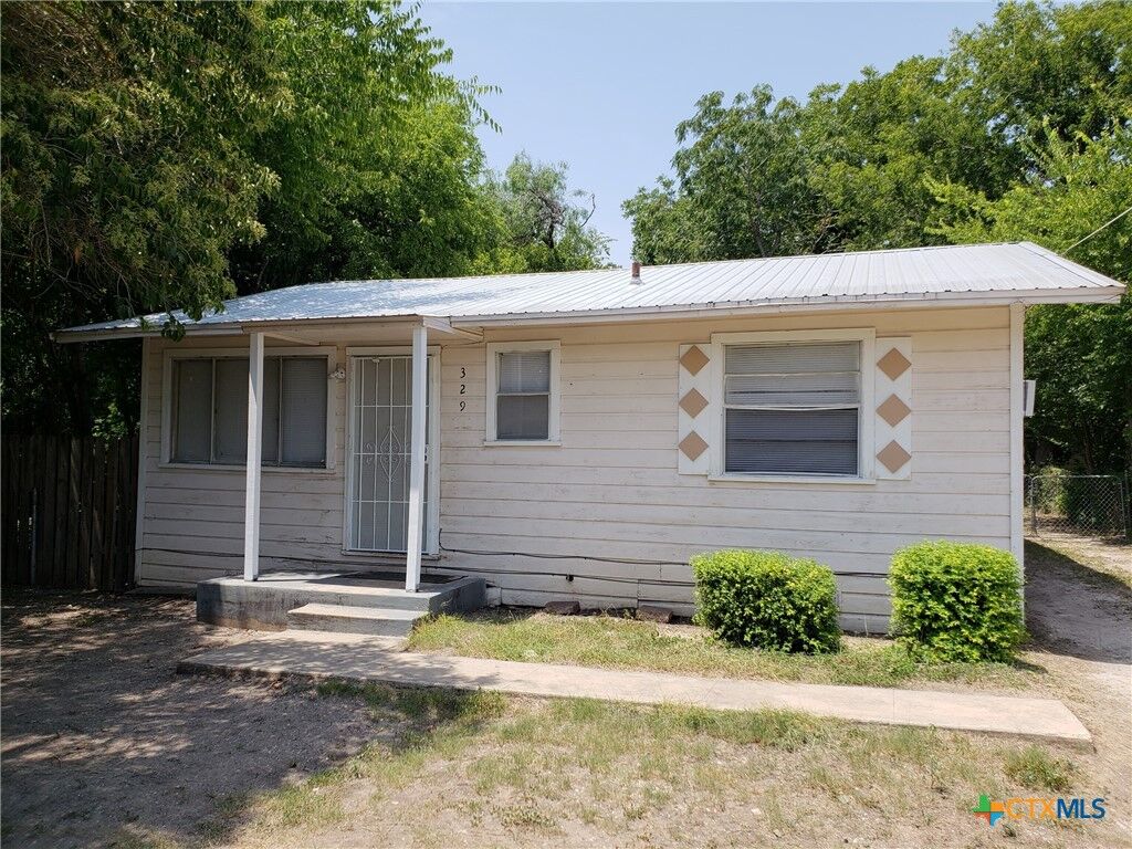 Property Photo: 329 Dorie Street TX 78220