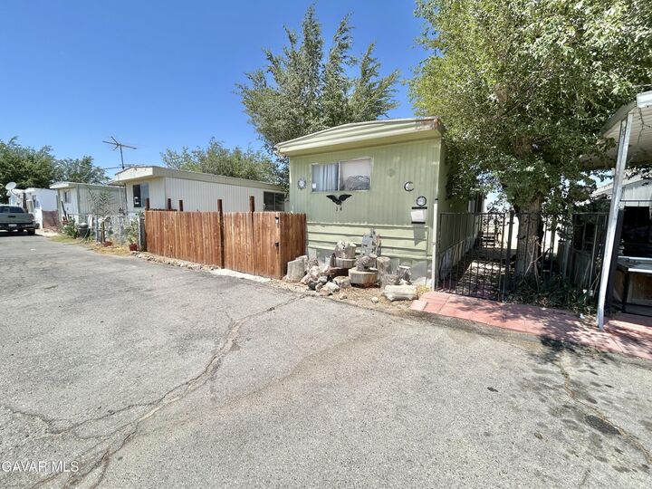 Property Photo:  470 20th Street West 14  CA 93560 