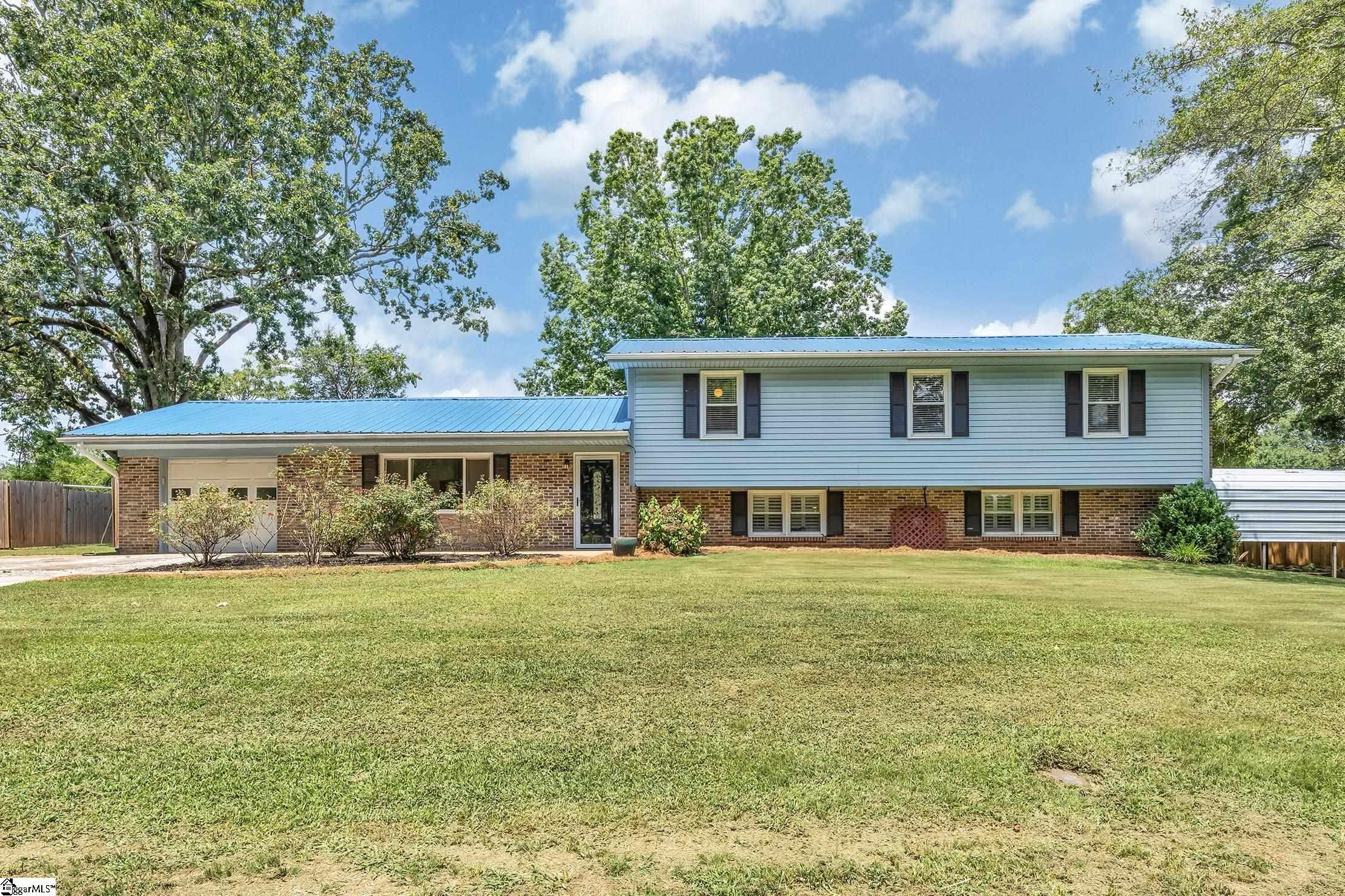 Property Photo:  104 Golden Grove Circle  SC 29673 