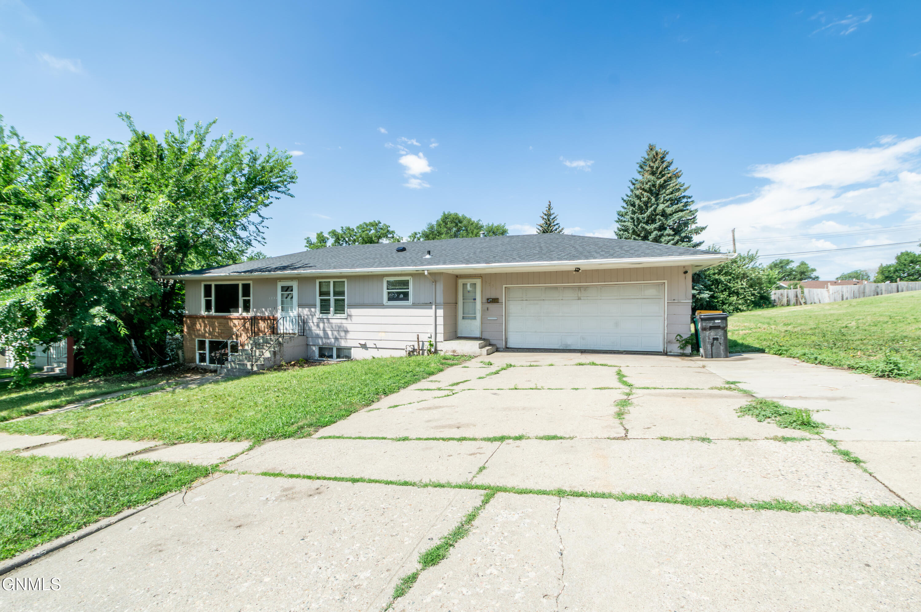 Property Photo:  1730 N 15th Street  ND 58501 