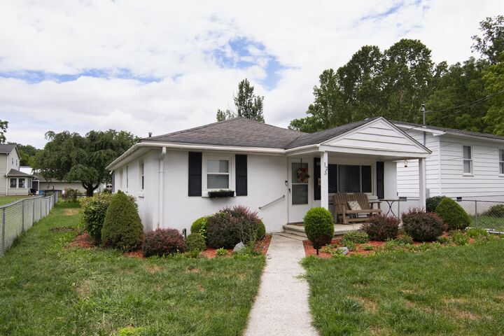 Property Photo:  123 Oak Street  WV 24986 