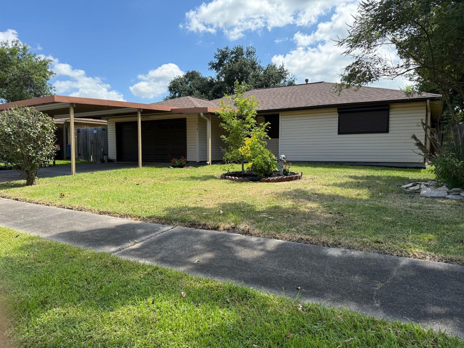 Property Photo: 5103 Cinnamon Lane TX 77521