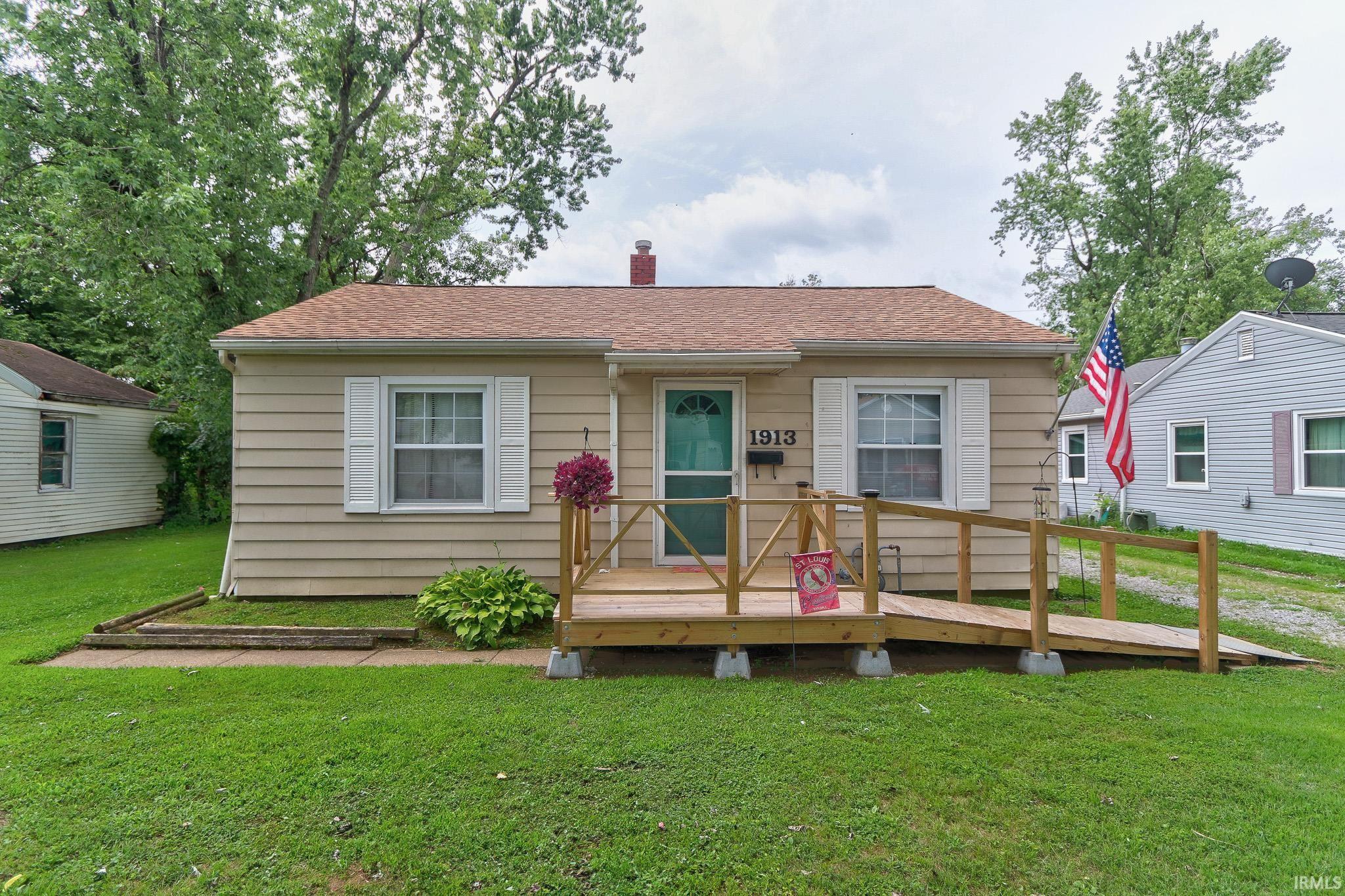 Property Photo: 1913 Waggoner Avenue IN 47714-3636