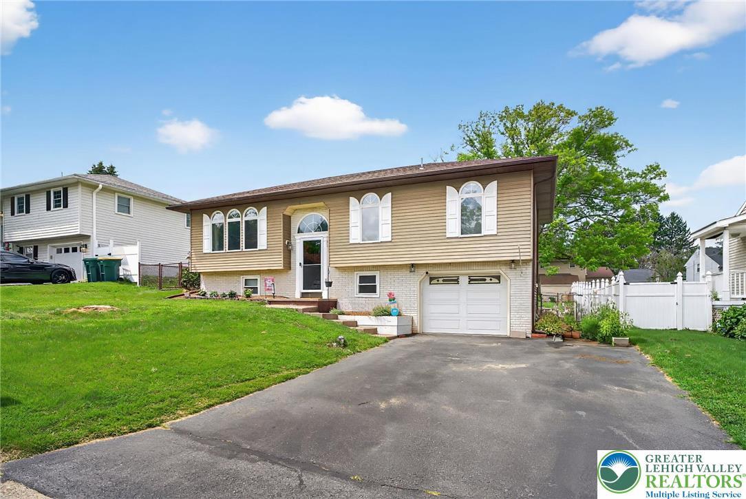 Property Photo: 2913 Hay Terrace PA 18045