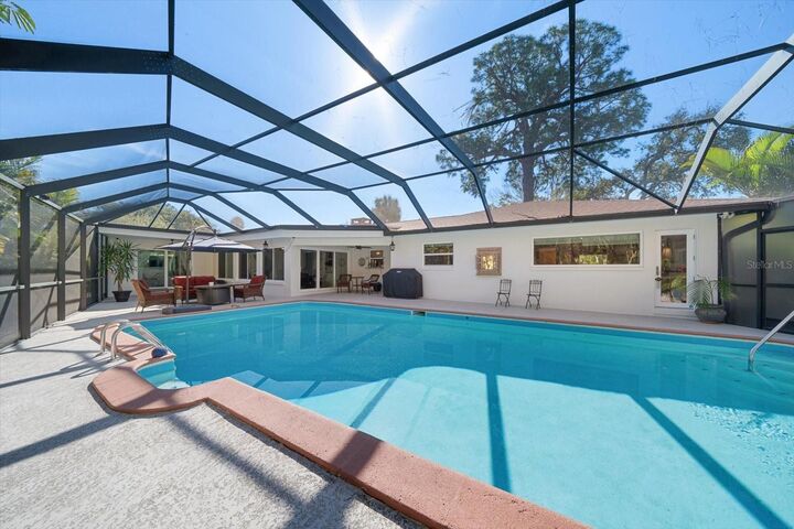 Property Photo:  252 S Garden Circle  FL 33756 