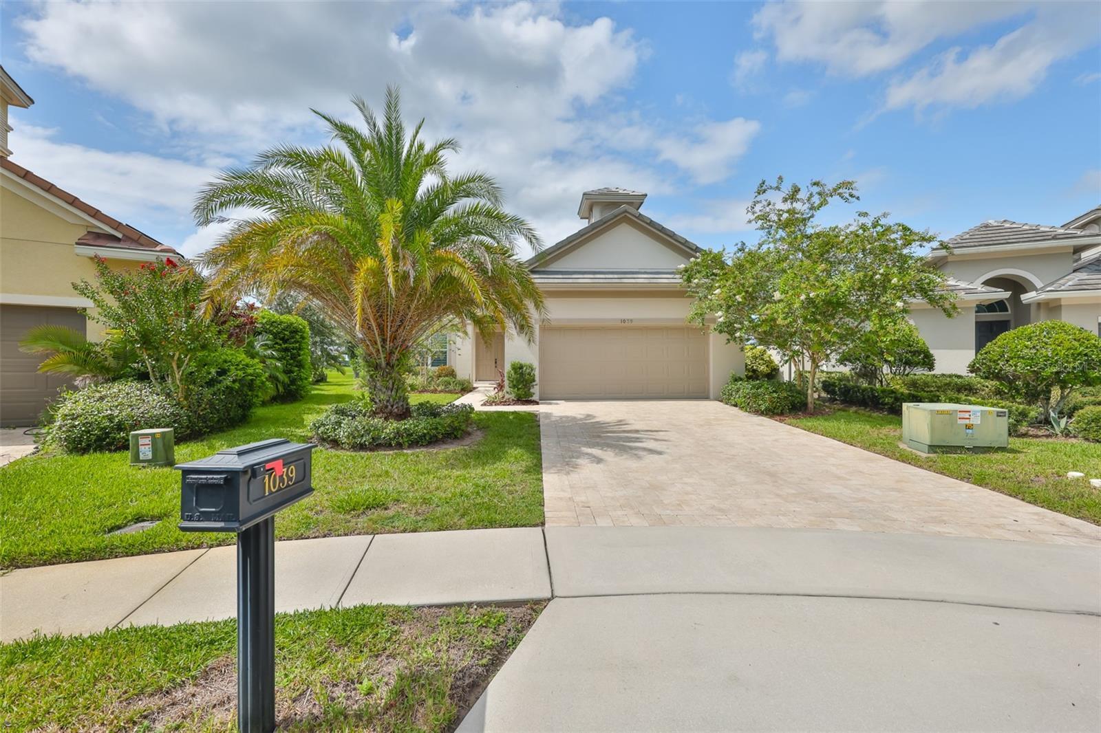 Property Photo:  1039 Hamilton Court  FL 33837 