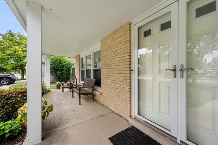 Property Photo:  766 Oakwood Drive  IL 60559 