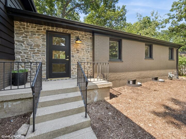 600 Eton Drive  North Barrington IL 60010 photo