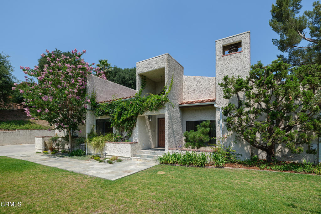 Property Photo: 872 Flores De Oro CA 91030