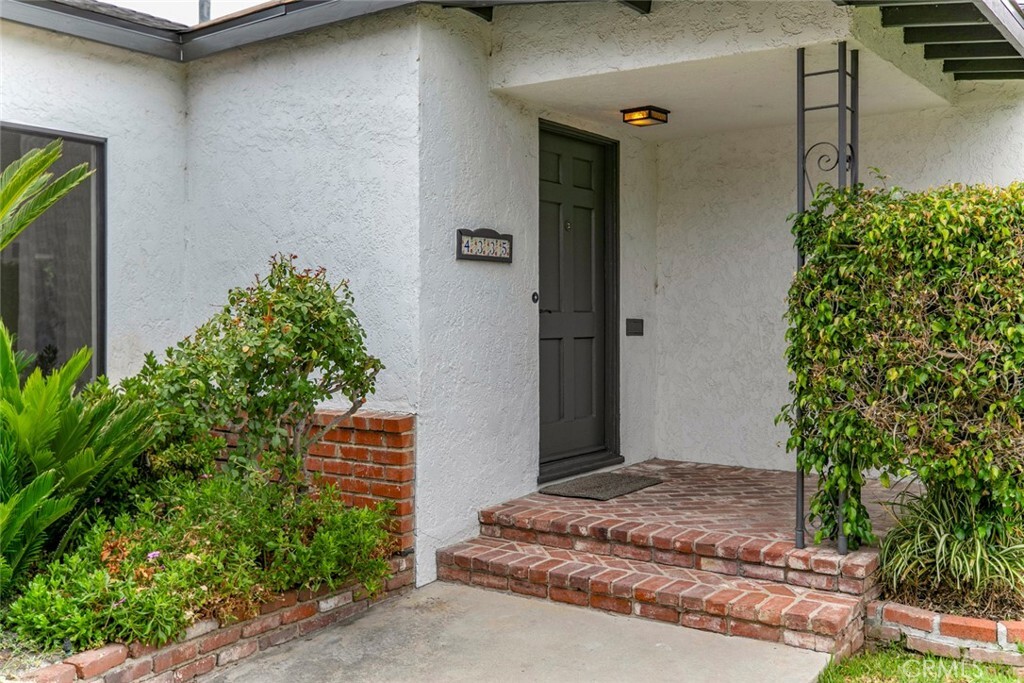 Property Photo: 4335 Sunnyslope Avenue CA 91423