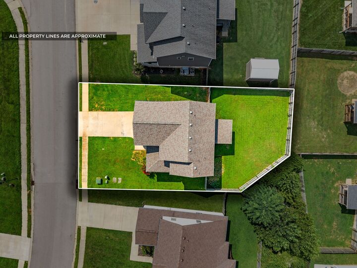Property Photo:  764 Crestone Ln  TN 37042 