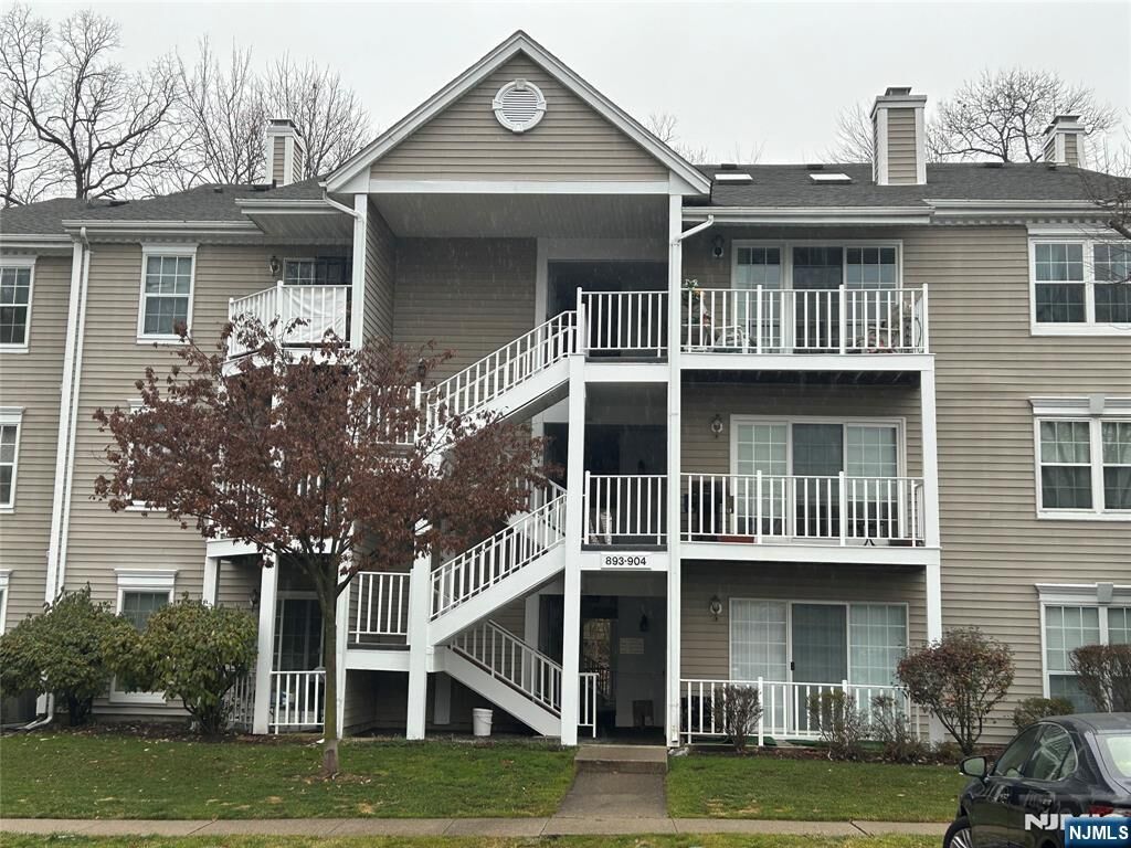 Property Photo: 897 Tuliptree Court 897 NJ 07430